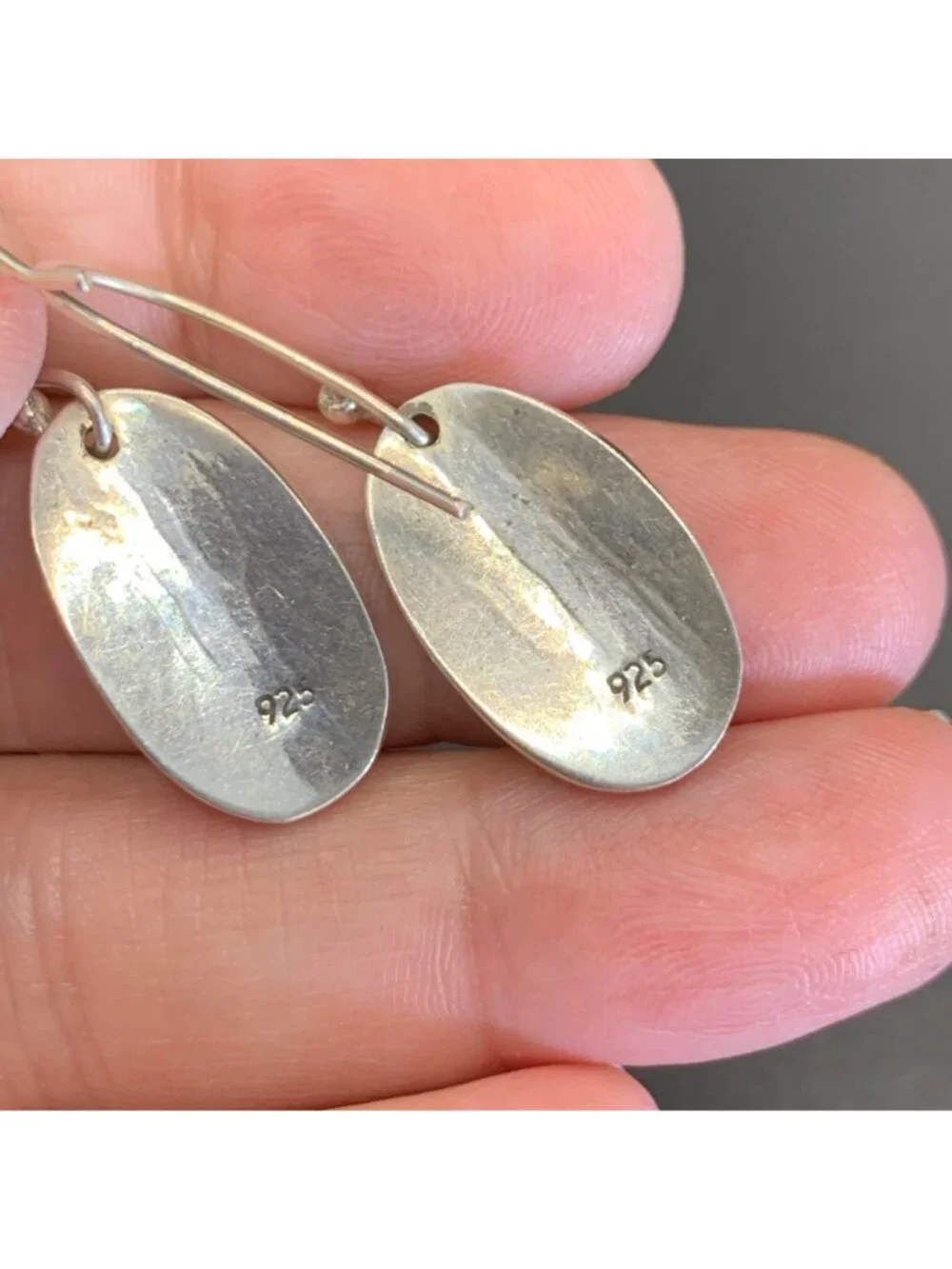 N/A oval dangle